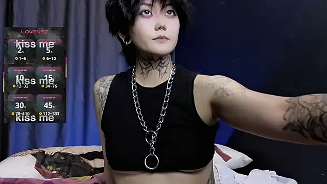 Snapshot of GothXRaven chatting on October 17, 4:09 pm GothXRaven online show from October 17, 4:09 pm