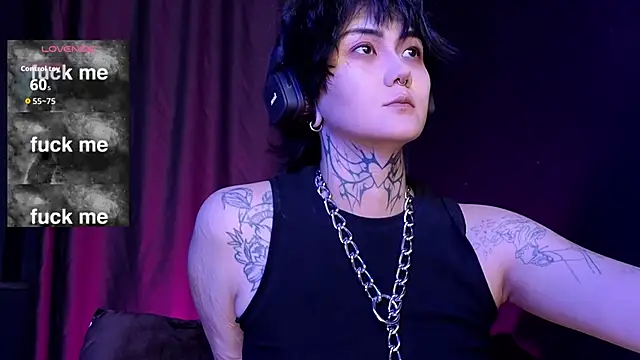 Snapshot of GothXRaven chatting on October 20, 3:45 pm GothXRaven online show from October 20, 3:45 pm