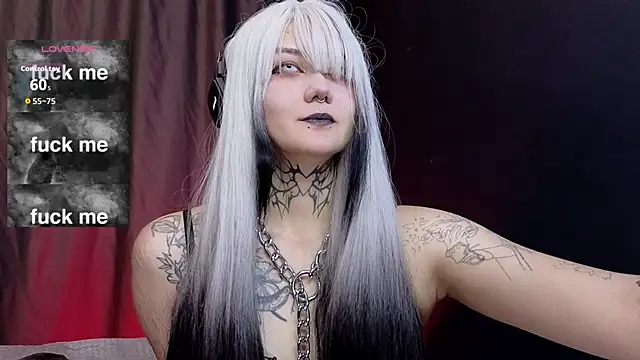 Snapshot of GothXRaven chatting on October 21, 11:22 am GothXRaven online show from October 21, 11:22 am