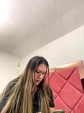 emma hot2006 online show from November 7, 6:30 pm