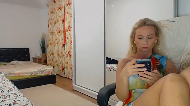 Snapshot of merlyn4 chatting on January 9, 3:55 pm merlyn4 online show from January 9, 3:55 pm