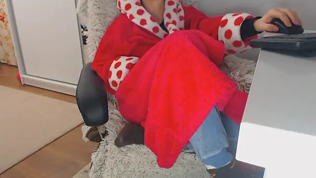 Snapshot of merlyn4 chatting on January 21, 12:50 pm merlyn4 online show from January 21, 12:50 pm