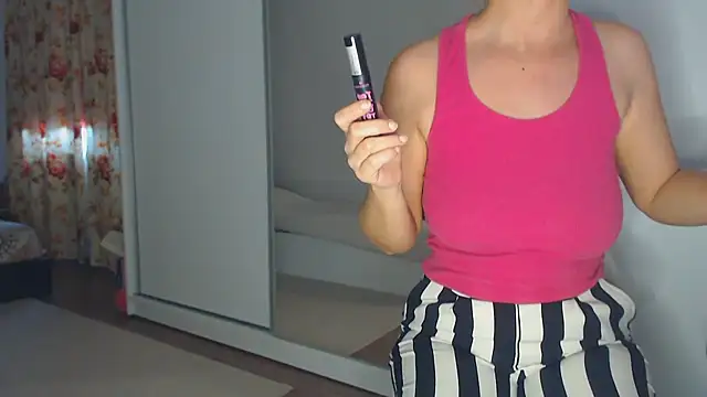 Snapshot of merlyn4 chatting on March 10, 10:59 am merlyn4 online show from March 10, 10:59 am