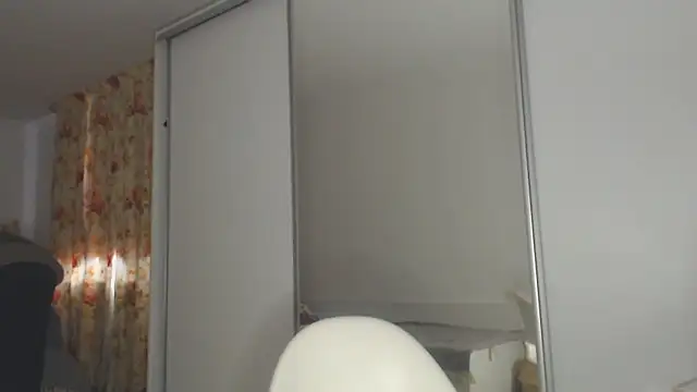 Snapshot of merlyn4 chatting on September 29, 8:19 am merlyn4 online show from September 29, 8:19 am