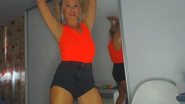 Snapshot of merlyn4 chatting on September 30, 9:36 am merlyn4 online show from September 30, 9:36 am