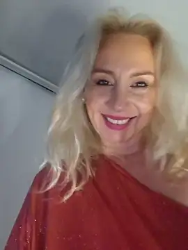 Snapshot of merlyn4 chatting on November 6, 10:05 am merlyn4 online show from November 6, 10:05 am