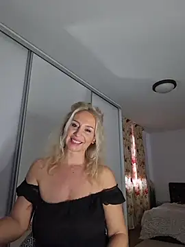 Snapshot of merlyn4 chatting on November 13, 8:57 am merlyn4 online show from November 13, 8:57 am