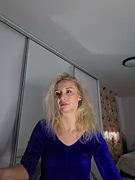 Snapshot of merlyn4 chatting on November 15, 8:33 am merlyn4 online show from November 15, 8:33 am