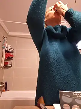 Snapshot of merlyn4 chatting on November 25, 7:41 am merlyn4 online show from November 25, 7:41 am