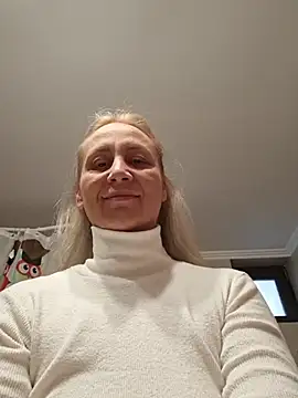 Snapshot of merlyn4 chatting on November 27, 7:54 am merlyn4 online show from November 27, 7:54 am