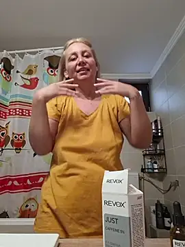 Snapshot of merlyn4 chatting on November 28, 8:50 am merlyn4 online show from November 28, 8:50 am