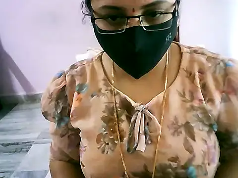 Snapshot of jannu6482 chatting on October 5, 8:23 am jannu6482 online show from October 5, 8:23 am