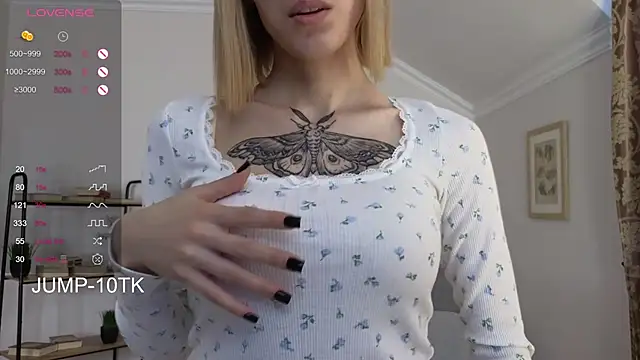 Snapshot of Sonia_Jones chatting on December 4, 9:29 am Sonia Jones online show from December 4, 9:29 am