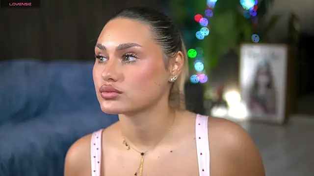 KayaAzur online show from November 10, 5:50 am