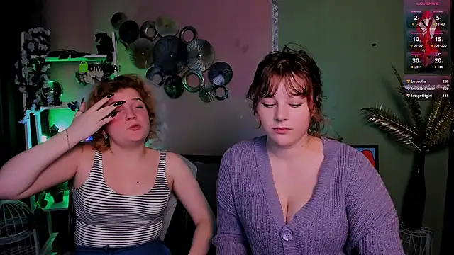 Snapshot of lola_sun12 chatting on December 17, 9:10 pm lola sun12 online show from December 17, 9:10 pm