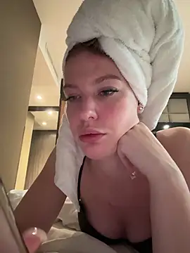 Chloemillerrxx online show from November 27, 12:40 pm