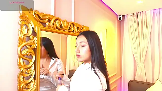 Nahomi key  online show from September 18, 8:00 pm