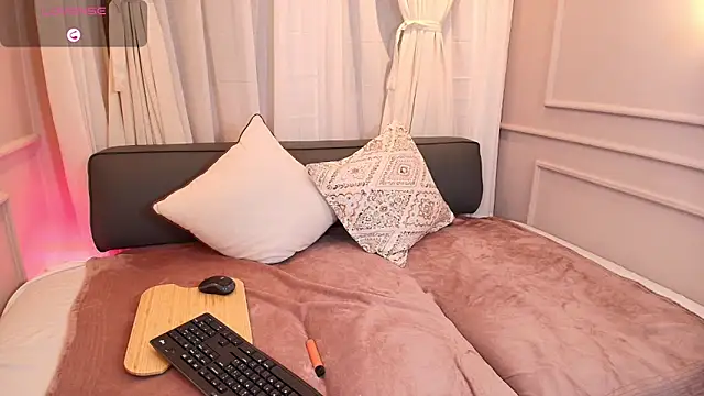 Nahomi key  online show from September 25, 8:01 pm