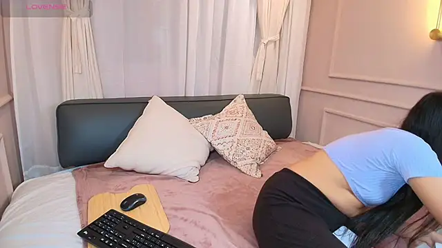 Nahomi key  online show from November 19, 7:47 pm