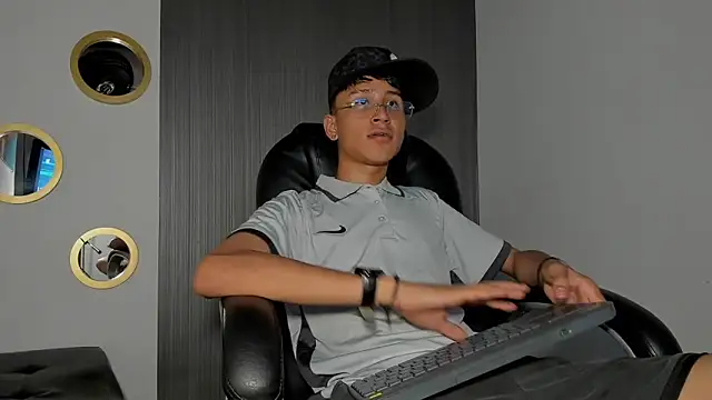 Daddy Darcks online show from October 2, 9:00 pm