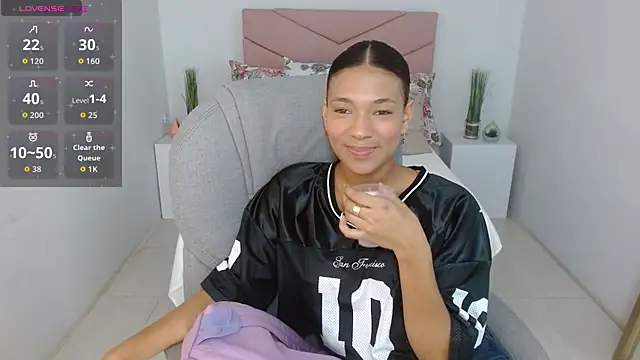 SarayVega  online show from October 23, 7:12 pm