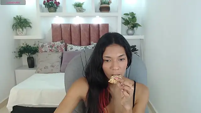 SarayVega  online show from November 10, 8:19 pm