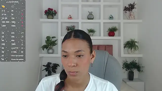 SarayVega  online show from November 25, 7:14 pm