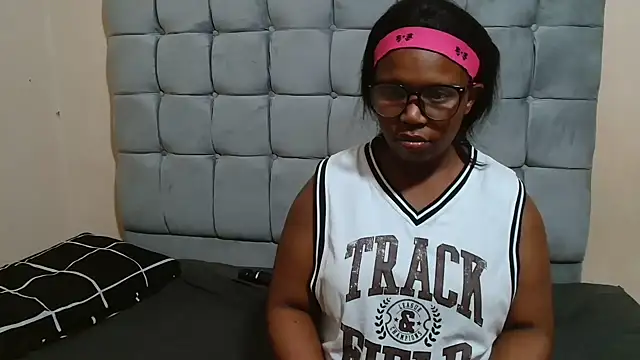 curveAss222 online show from November 16, 4:01 pm