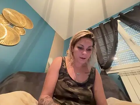 minettedusud online show from September 19, 9:32 am