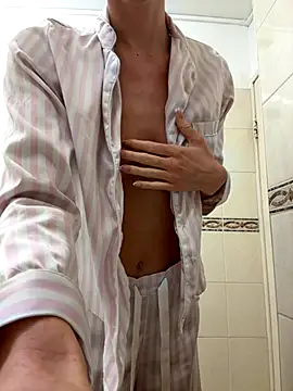 MilaRenee online show from October 7, 6:54 am