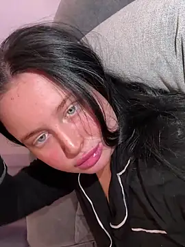 Snapshot of brunetteGirl274 chatting on October 2, 8:49 pm brunetteGirl274 online show from October 2, 8:49 pm