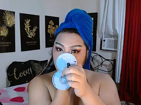 Snapshot of TSbrianaHugeCock chatting on November 4, 8:13 am TSbrianaHugeCock online show from November 4, 8:13 am