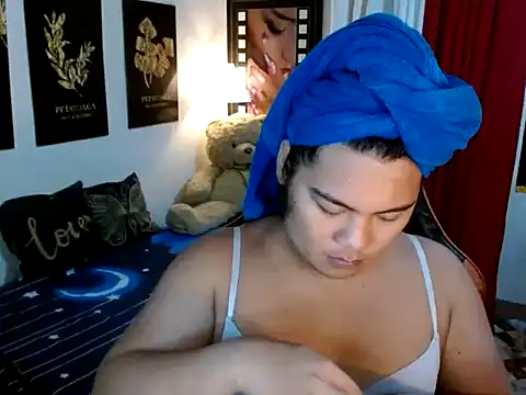 Snapshot of TSbrianaHugeCock chatting on November 15, 7:43 pm TSbrianaHugeCock online show from November 15, 7:43 pm