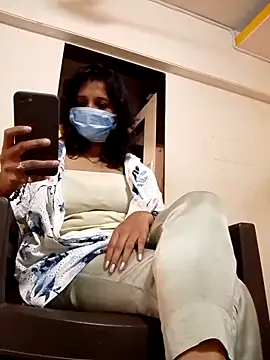 Snapshot of Love_Foreverr12 chatting on October 6, 10:23 am Love Foreverr12 online show from October 6, 10:23 am