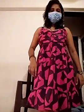 Snapshot of Love_Foreverr12 chatting on October 28, 6:39 am Love Foreverr12 online show from October 28, 6:39 am