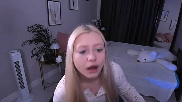 Millie Vanillies online show from September 15, 2:17 pm