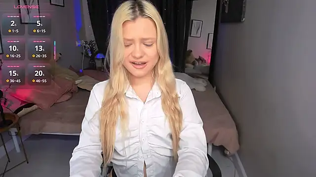 Millie Vanillies online show from October 13, 8:31 pm