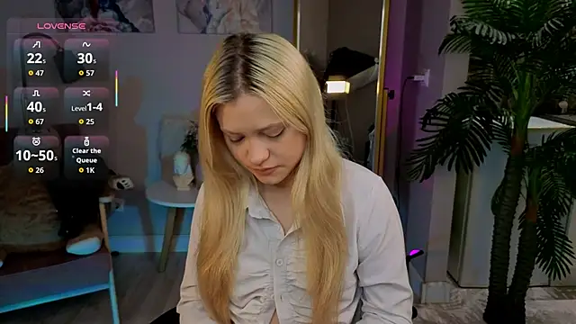 Millie Vanillies online show from October 19, 1:34 pm