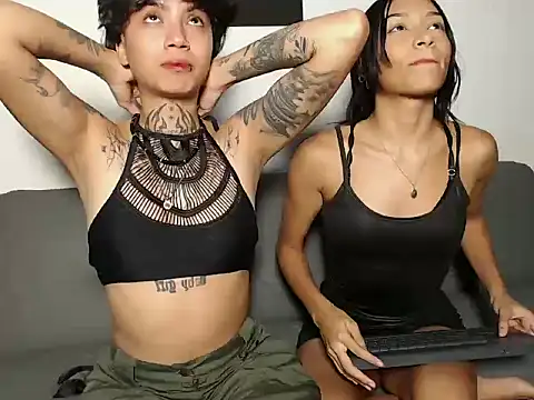 Snapshot of ParisAndVi chatting on October 17, 12:14 am ParisAndVi online show from October 17, 12:14 am