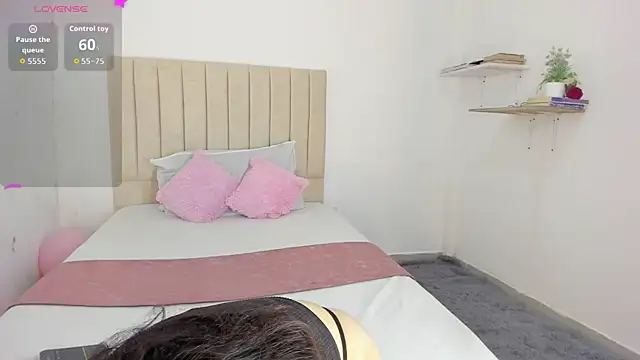 sashaa petit online show from September 27, 11:15 am