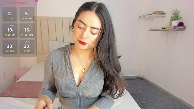 sashaa petit online show from September 29, 11:15 am