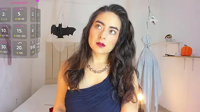 sashaa petit online show from October 18, 11:00 am