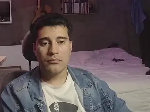 Snapshot of parca13 chatting on November 21, 4:44 am parca13 online show from November 21, 4:44 am