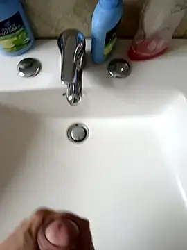 Snapshot of Empi19cm chatting on September 8, 4:06 pm Empi19cm online show from September 8, 4:06 pm