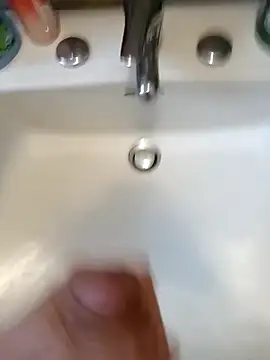 Snapshot of Empi19cm chatting on October 8, 4:48 pm Empi19cm online show from October 8, 4:48 pm