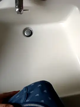 Snapshot of Empi19cm chatting on October 10, 4:28 pm Empi19cm online show from October 10, 4:28 pm