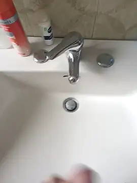 Snapshot of Empi19cm chatting on October 21, 12:06 pm Empi19cm online show from October 21, 12:06 pm