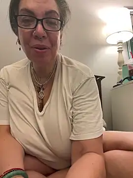 dieseldame1313 online show from January 8, 8:06 am