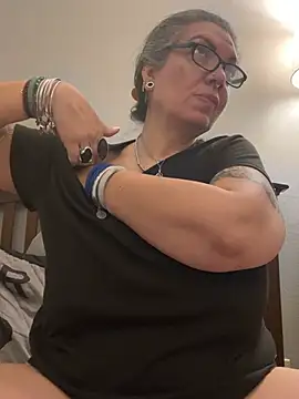 dieseldame1313 online show from January 9, 7:10 am