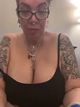 dieseldame1313 online show from January 14, 1:26 am